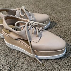 Bibs Lou. Size 38. Platform Oxford. Laces. Nude and White.